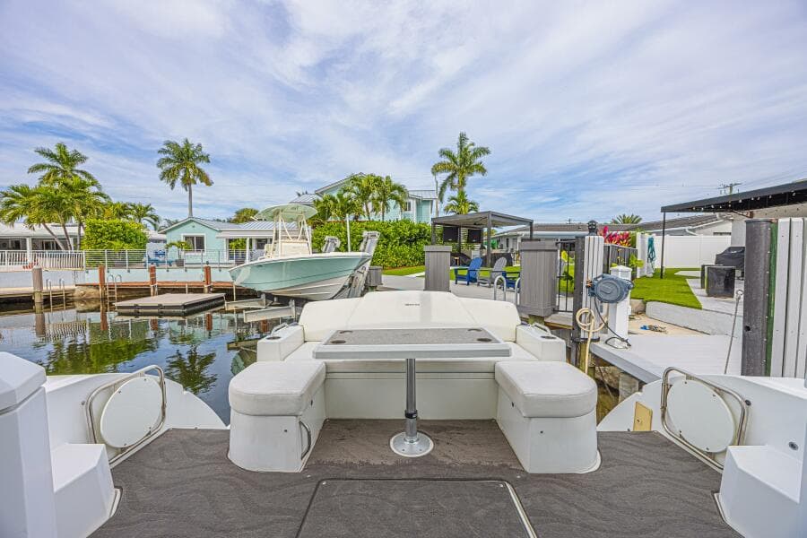 2012 Cruisers Yachts 48 Cantius