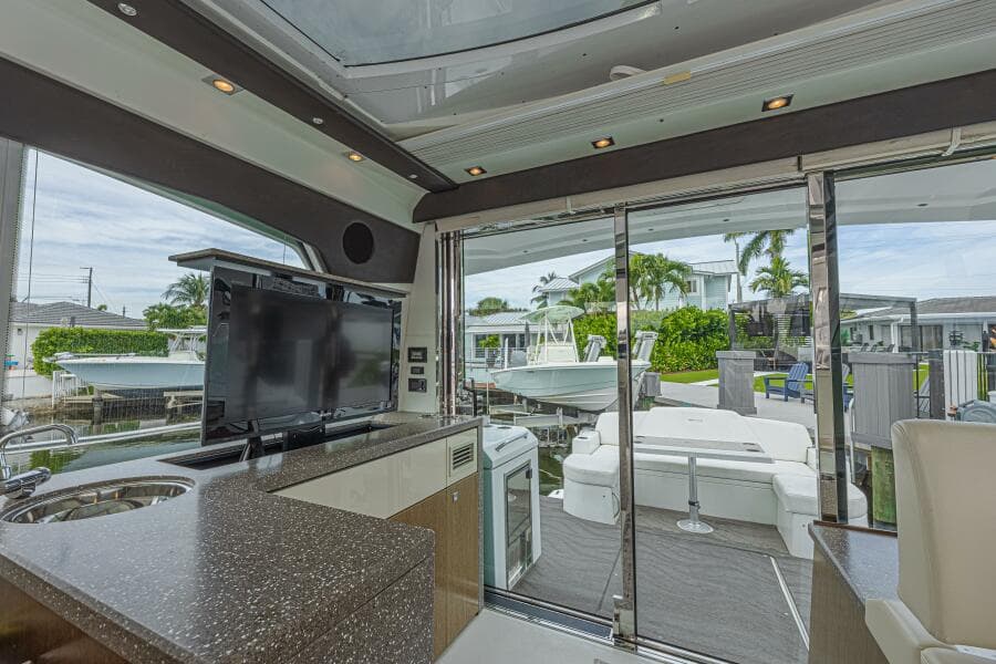 2012 Cruisers Yachts 48 Cantius