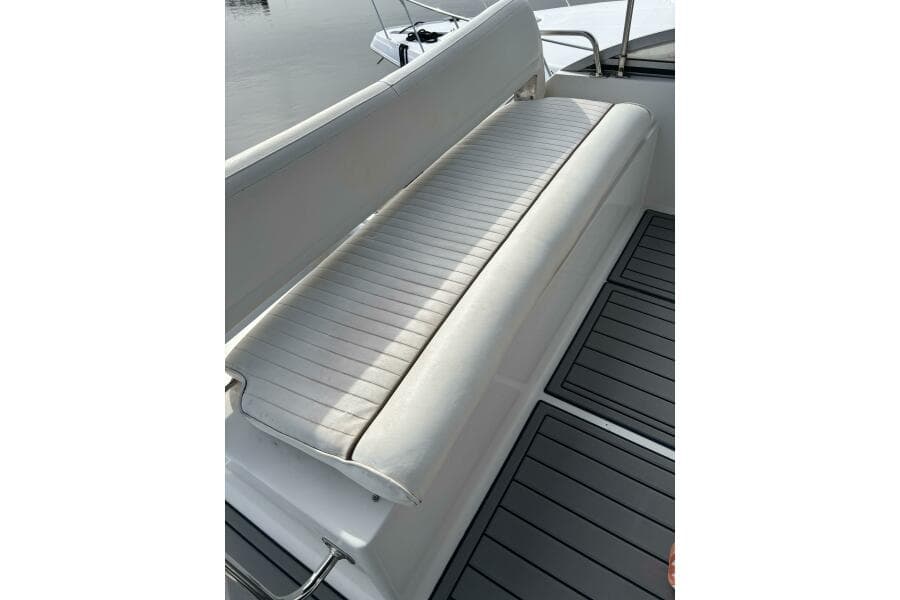 1996 Carver 320 Voyager