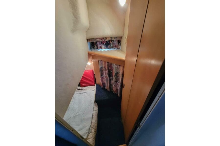 1996 Carver 320 Voyager