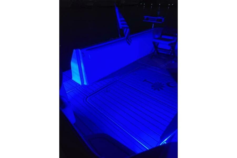 1996 Carver 320 Voyager