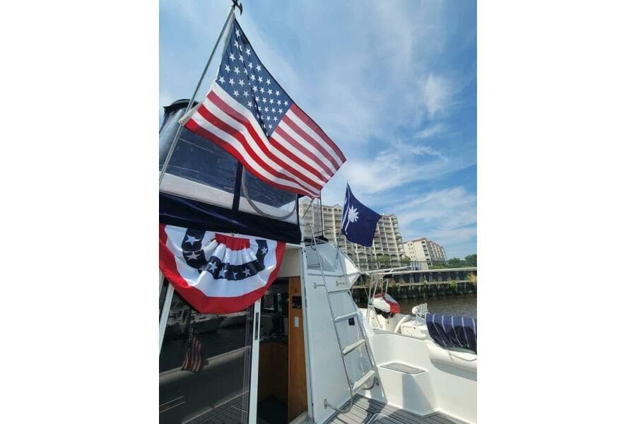 1996 Carver 320 Voyager