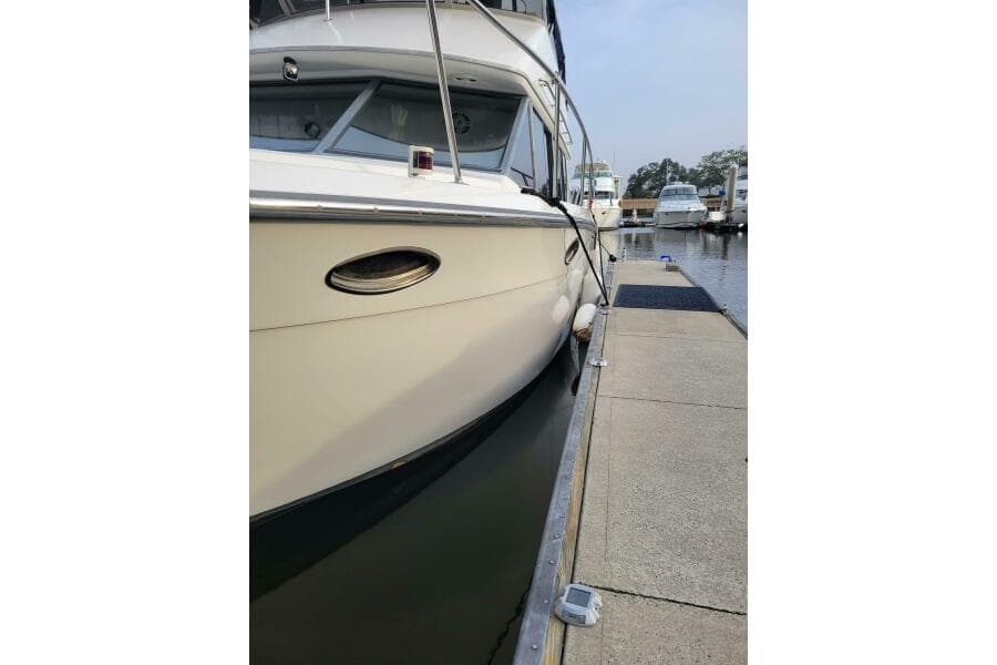 1996 Carver 320 Voyager