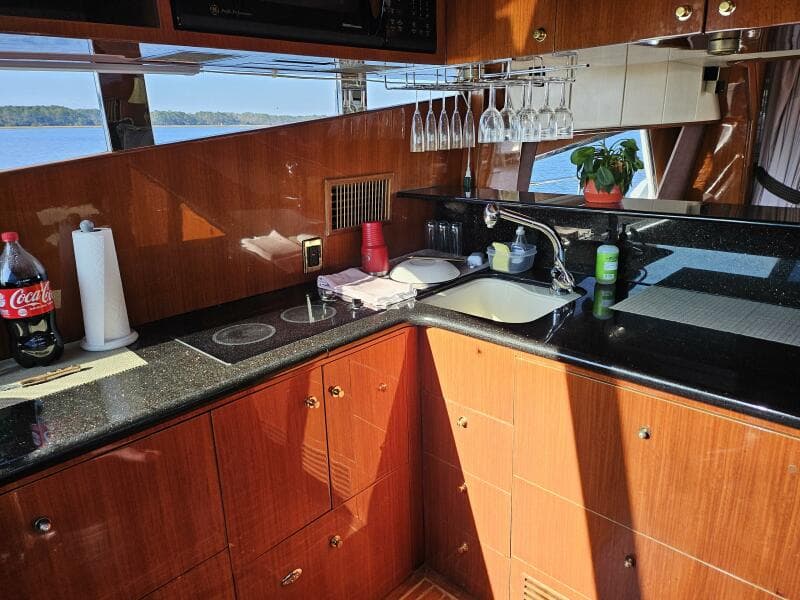 2003 Johnson Flybridge