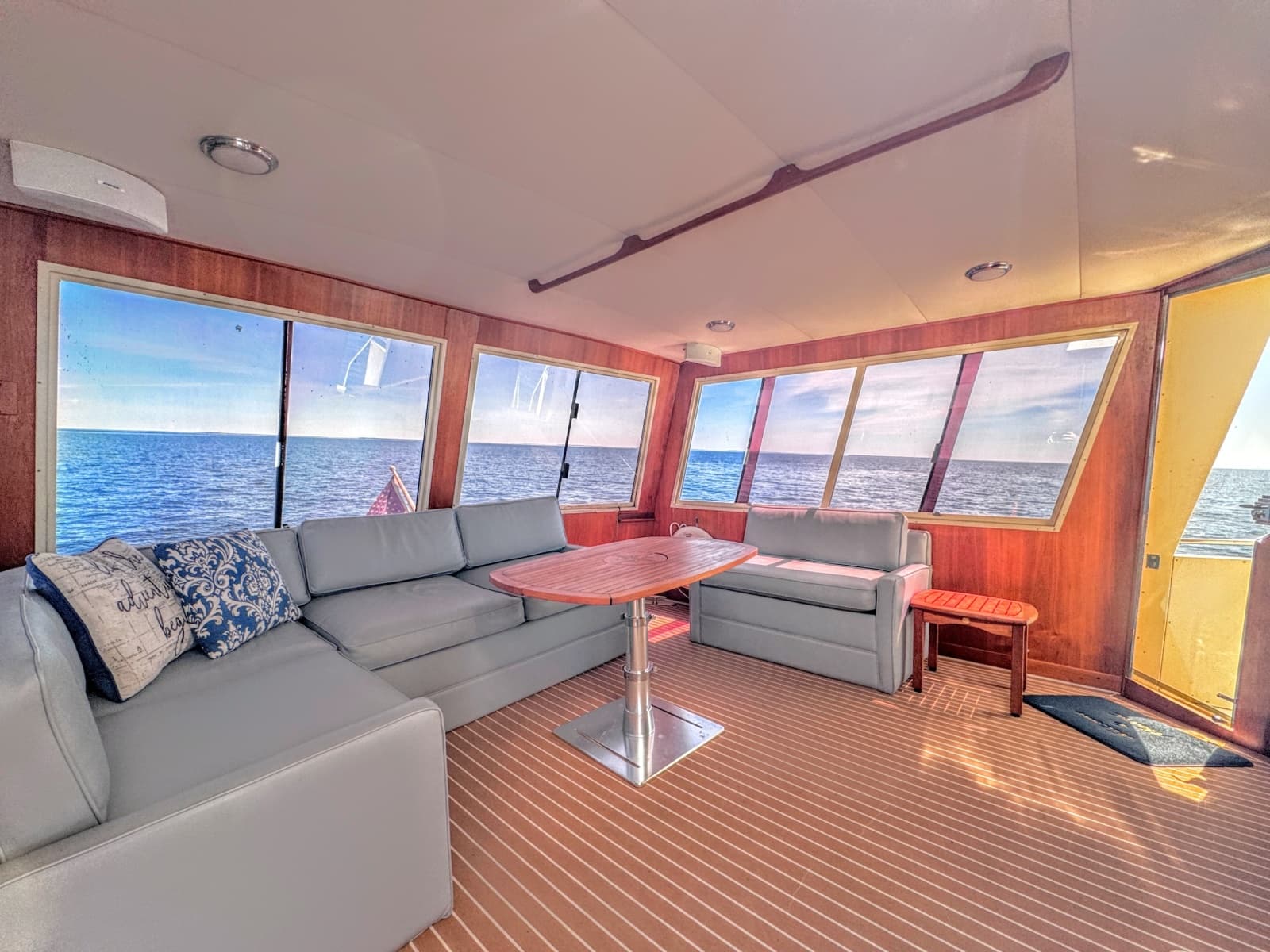 1987 Viking 48 Motor Yacht - Photo 3