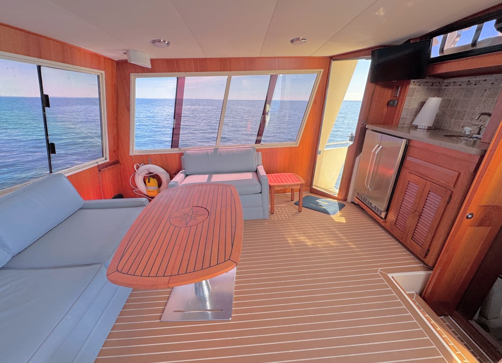 1987 Viking 48 Motor Yacht - Photo 14