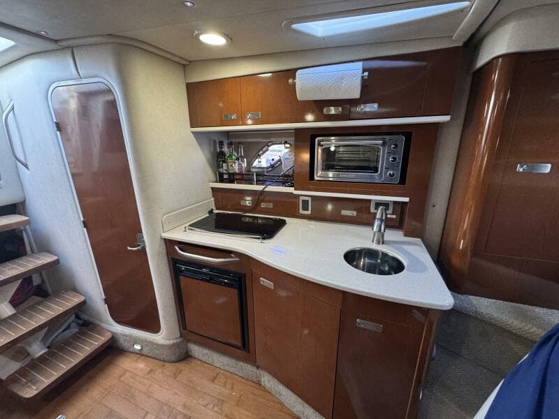 2011 Sea Ray 330 Sundancer