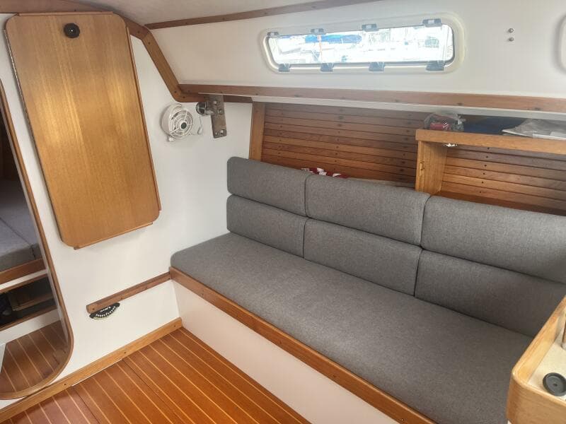 1998 J/32 - Starboard Settee