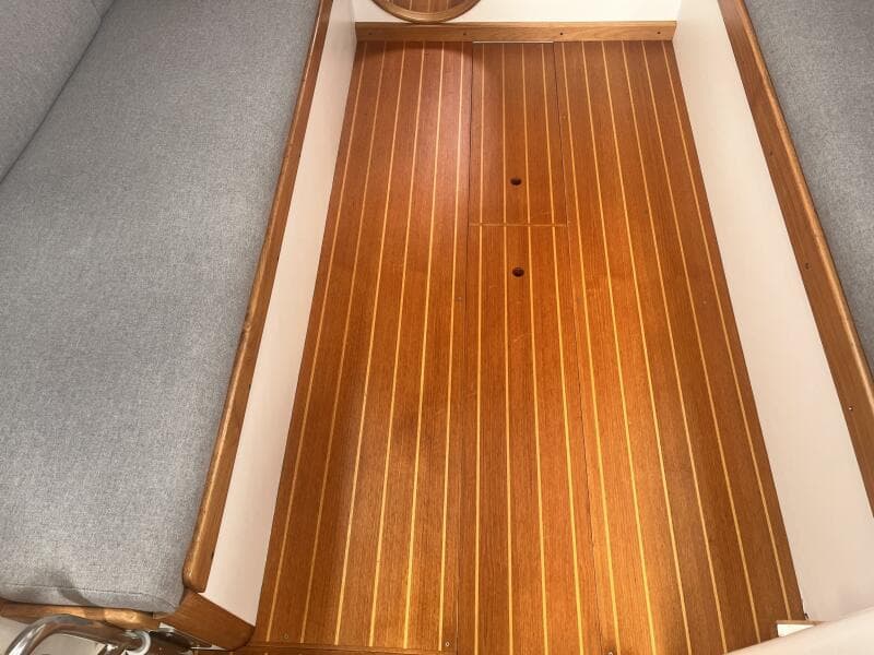 1998 J/32 - Cabin Sole