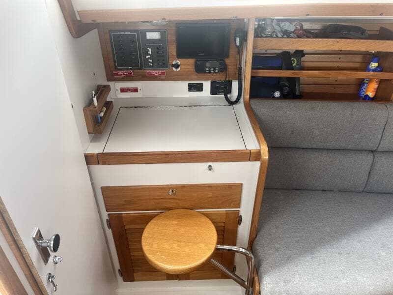 1998 J/32 - Navigation Station