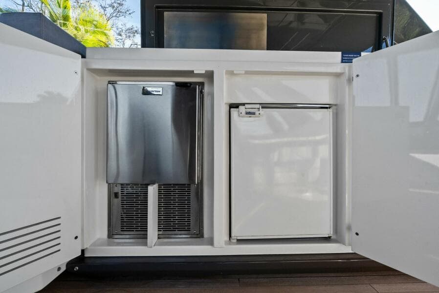 2019 Ferretti Yachts 780