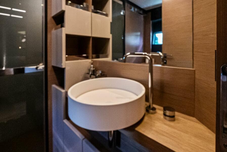 2019 Ferretti Yachts 780