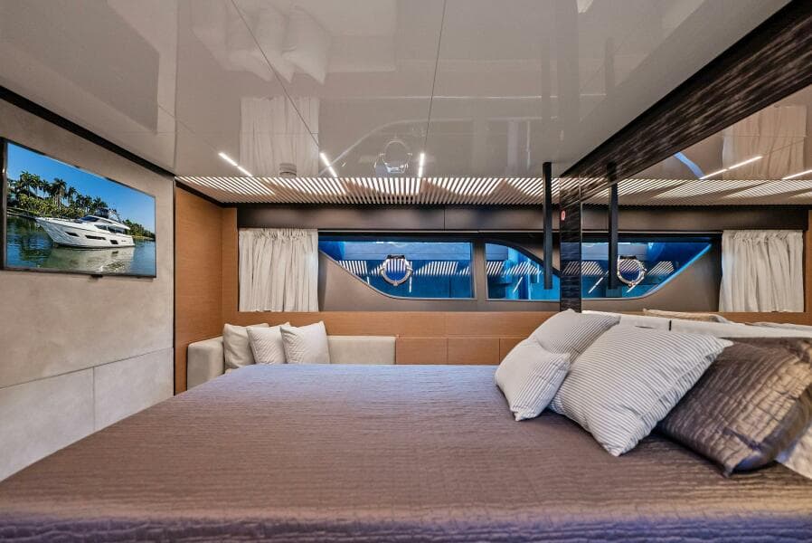 2019 Ferretti Yachts 780