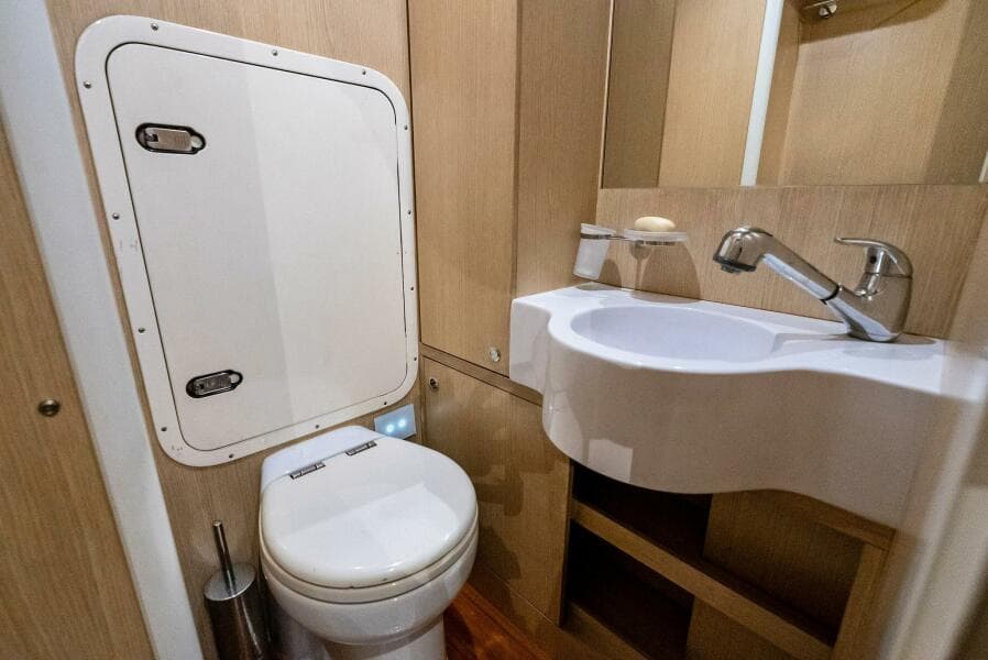 2019 Ferretti Yachts 780