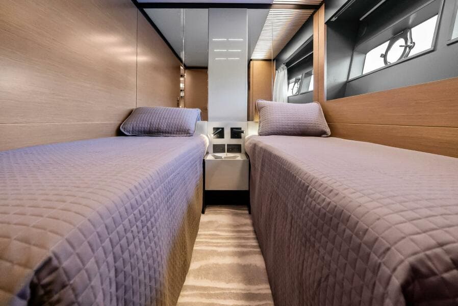 2019 Ferretti Yachts 780