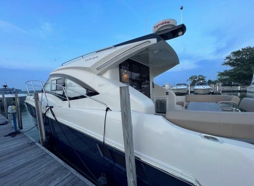 2017 Carver C37