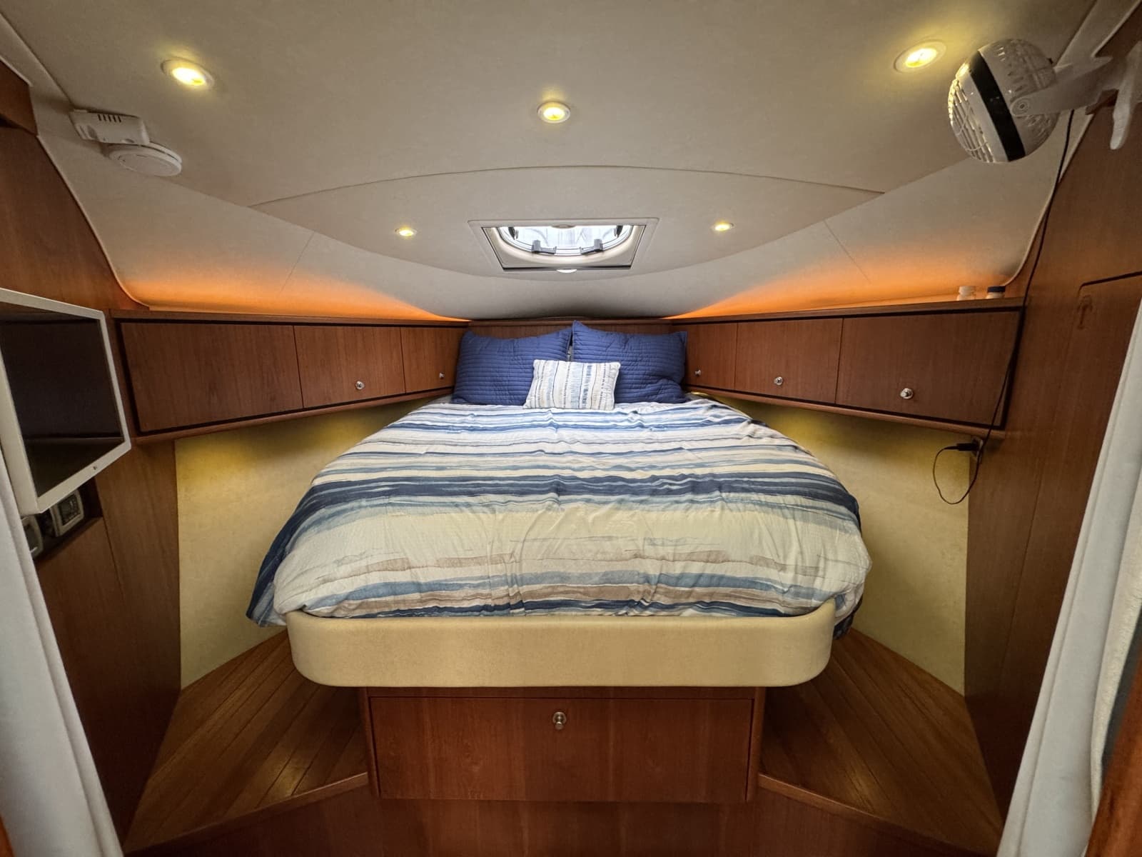 2008 Tiara Yachts 3900 Sovran - Photo 111