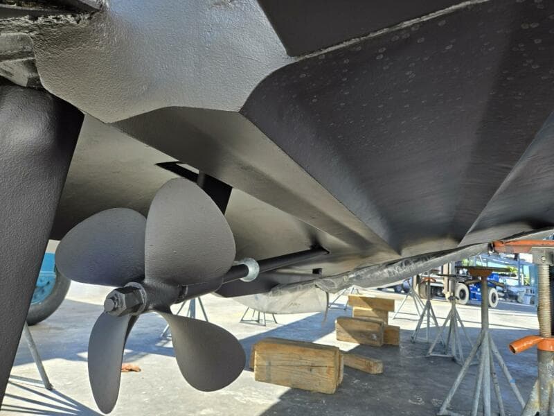 2004 Cruisers Yachts 