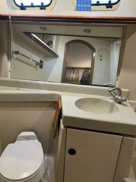 2004 Cruisers Yachts 