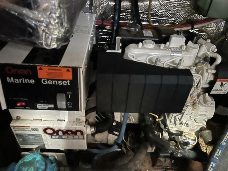 2004 Cruisers Yachts 