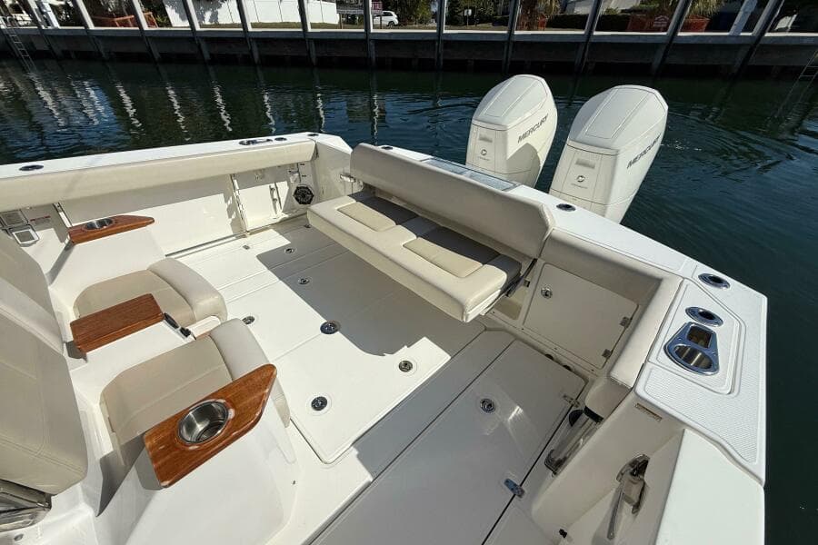 2023 Boston Whaler 360 Outrage