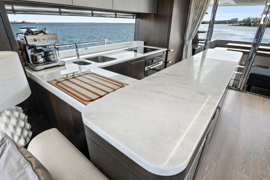 2024 Sunseeker 76 Yacht