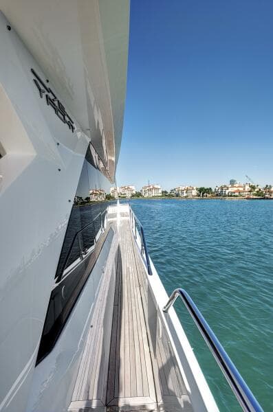 2024 Sunseeker 76 Yacht