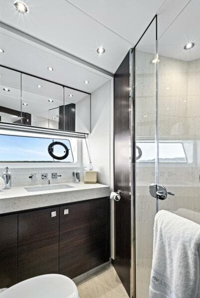 2024 Sunseeker 76 Yacht