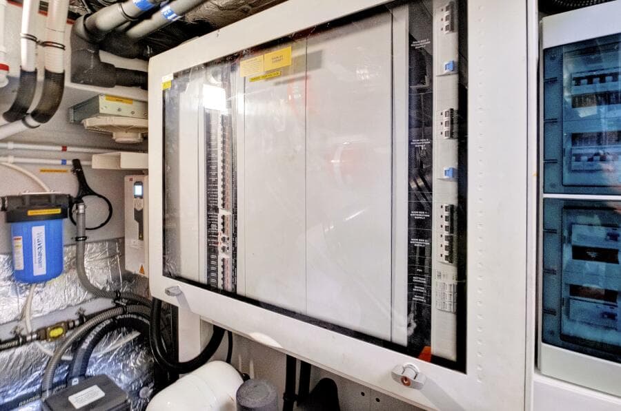 2024 Sunseeker 76 Yacht