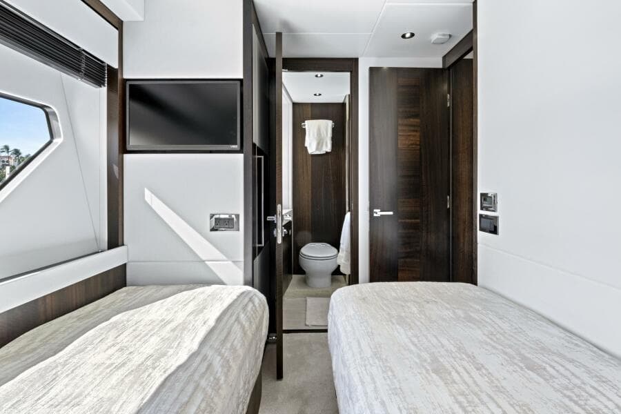 2024 Sunseeker 76 Yacht