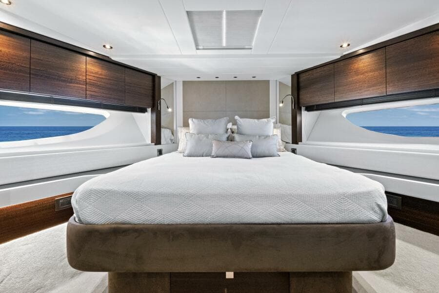 2024 Sunseeker 76 Yacht