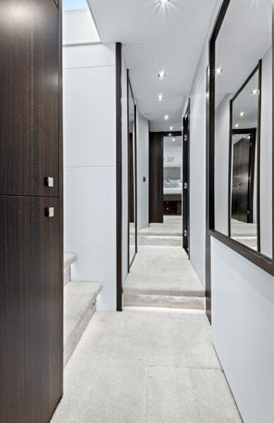 2024 Sunseeker 76 Yacht