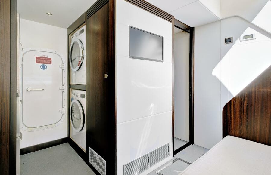 2024 Sunseeker 76 Yacht