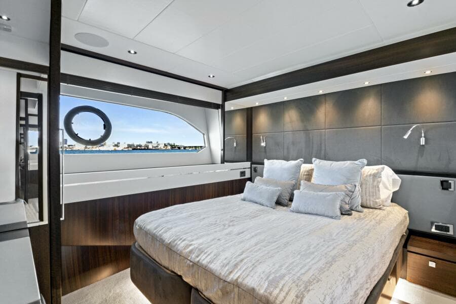 2024 Sunseeker 76 Yacht