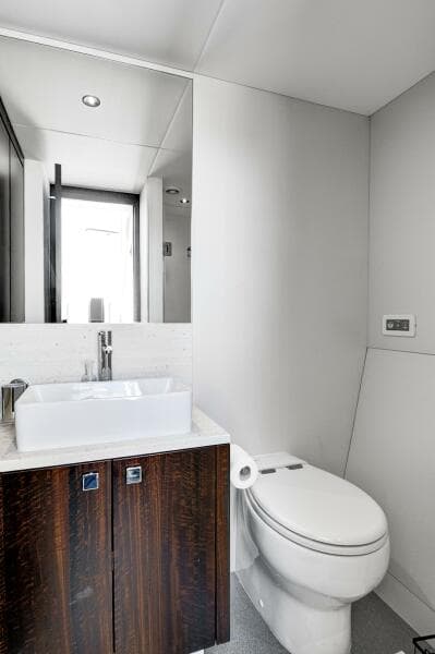 2024 Sunseeker 76 Yacht