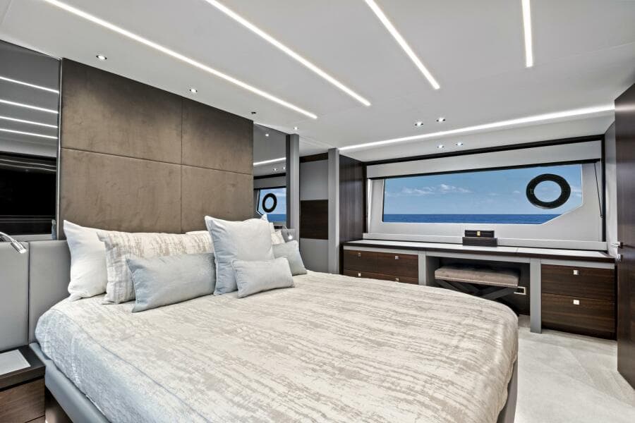 2024 Sunseeker 76 Yacht