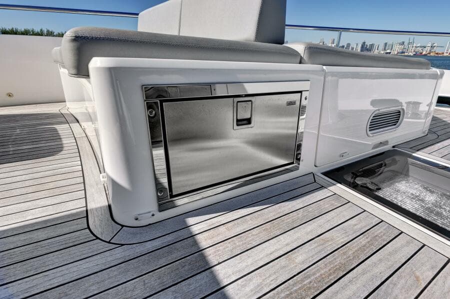 2024 Sunseeker 76 Yacht