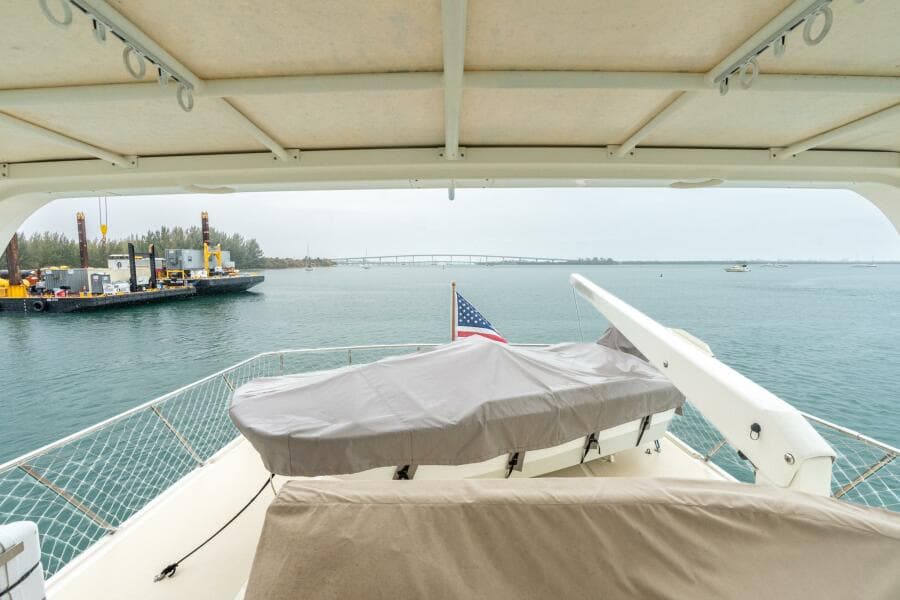 2005 Offshore Yachts Pilothouse