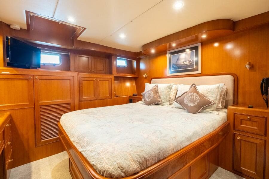 2005 Offshore Yachts Pilothouse