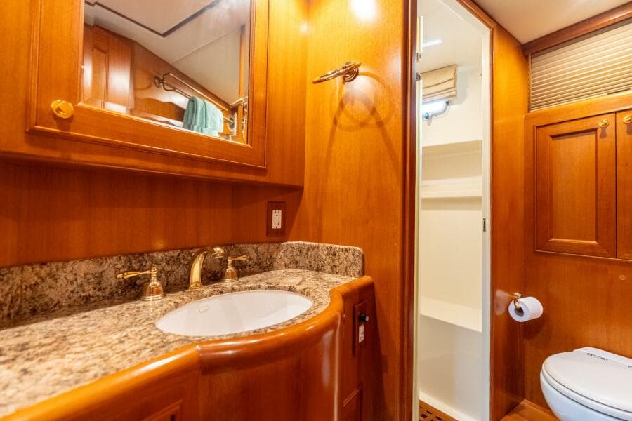 2005 Offshore Yachts Pilothouse