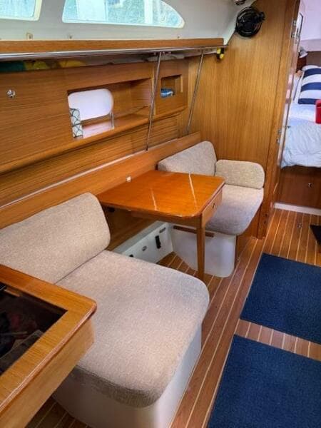 Side settee as a cocktail table