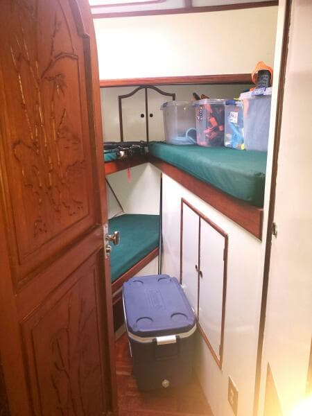 1981 CHB SEDAN-AFT CABIN