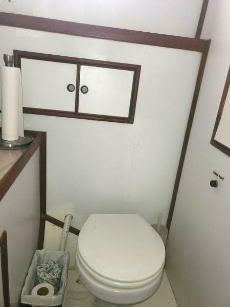 1981 CHB SEDAN-AFT CABIN