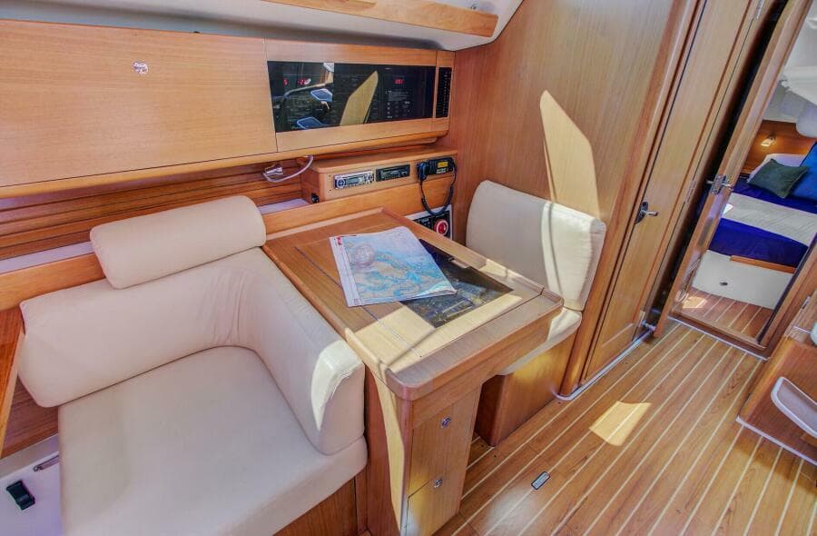 2011 Catalina 445