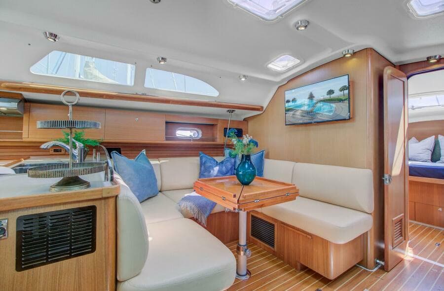2011 Catalina 445