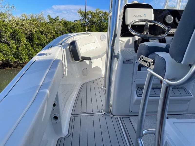 2017 Tidewater 220LXF