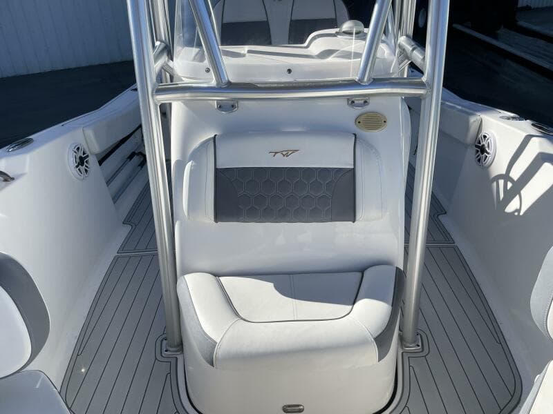 2017 Tidewater 220LXF