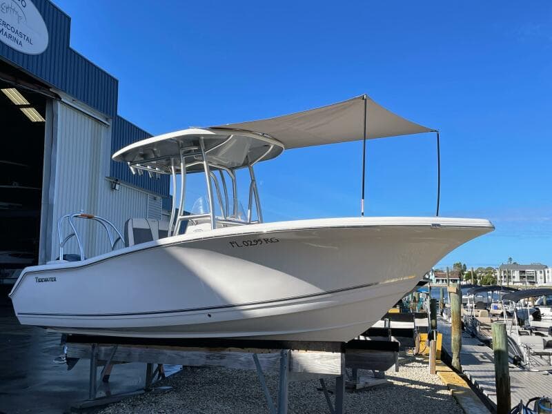 2017 Tidewater 220LXF
