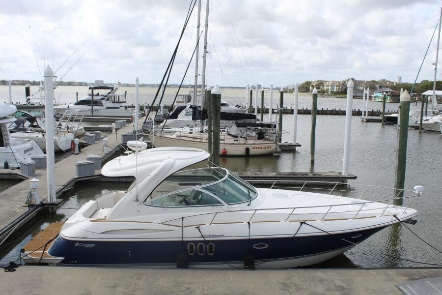 2007 Cruisers Yachts 420 Express