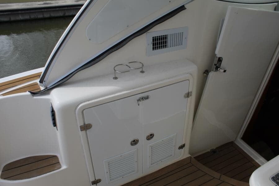 2007 Cruisers Yachts 420 Express